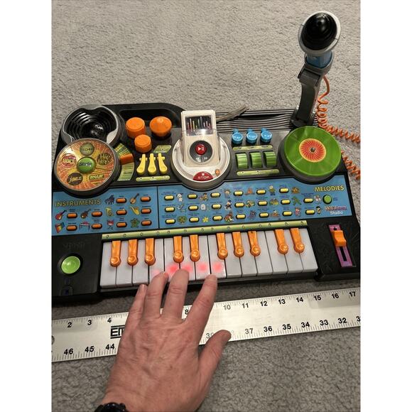 VTech KidiJamz Interactive Music Studio Keyboard, Microphone, Portable Player - Picture 4 of 6